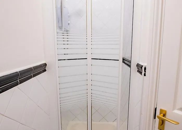 Апартаменты Dockside Haven - Free Parking